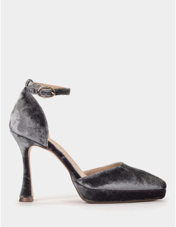 Purple velvet high heels with a pointed toe 2