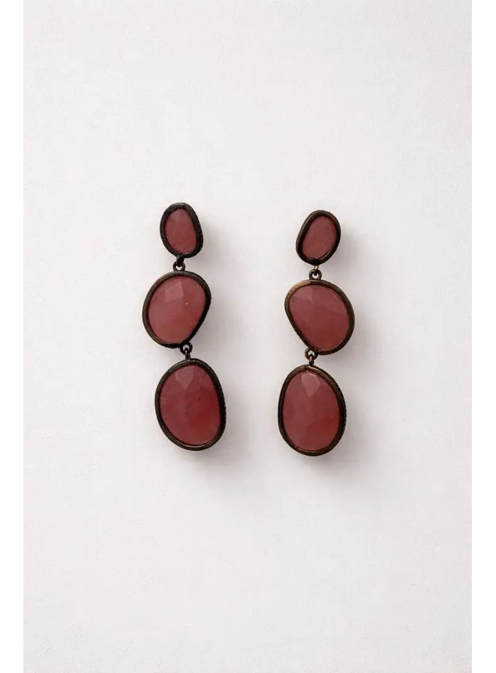 Pendientes largos con piedra de color granate