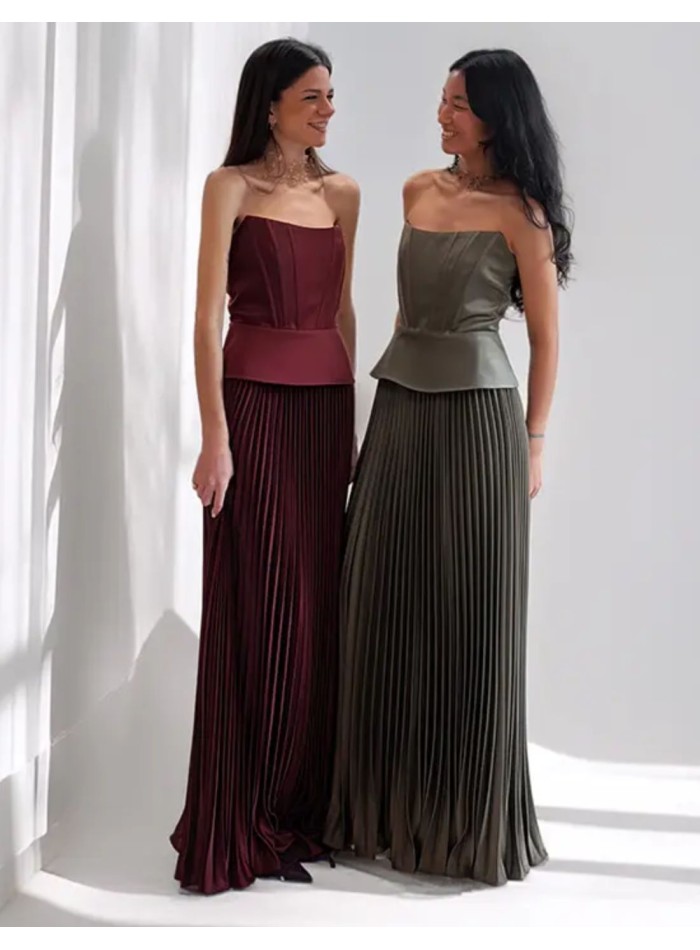 Conjunto de dos piezas con corset  y falda larga