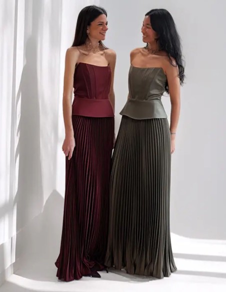 Conjunto de dos piezas con corset  y falda larga