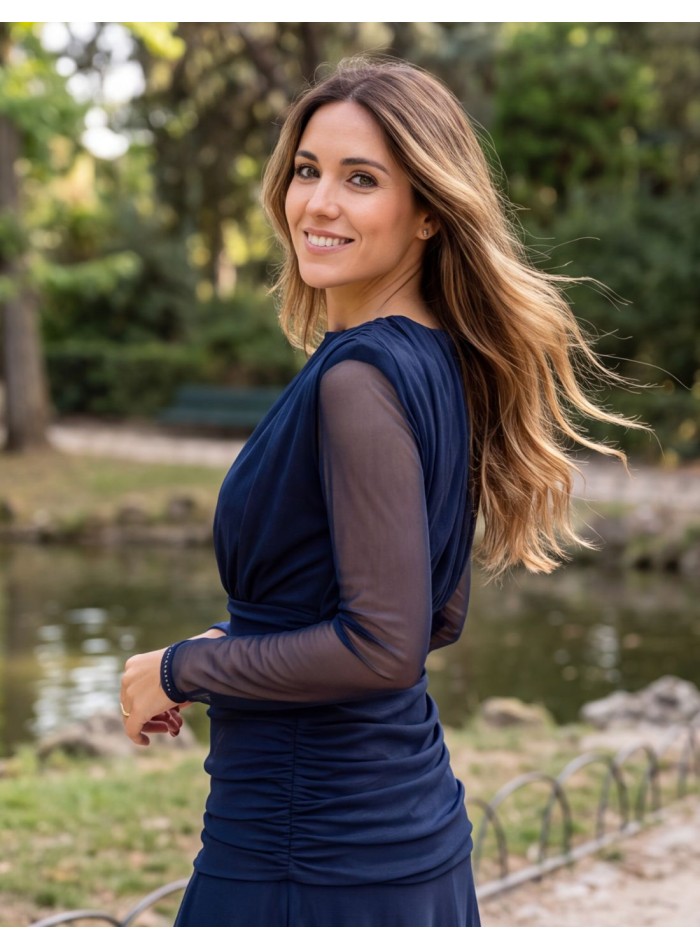 Vestido midi de tul azul marino con hombros estructurados