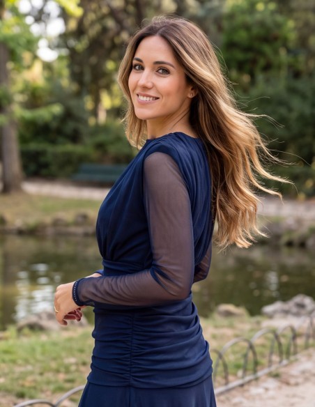 Vestido midi de tul azul marino con hombros estructurados