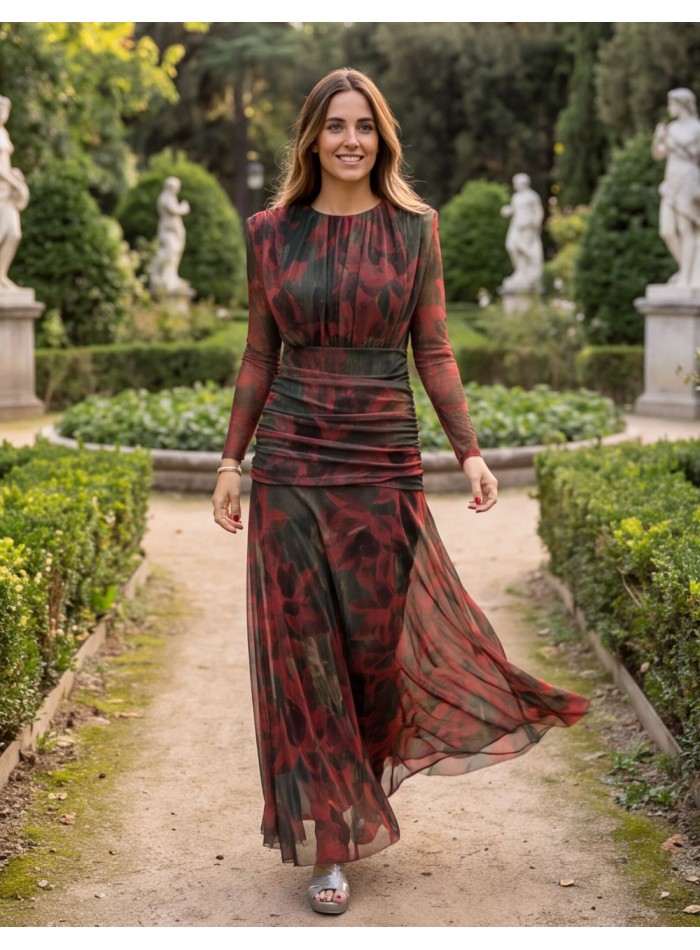 Vestido midi de tul verde botella con estampado floral rojo para invitada y manga larga