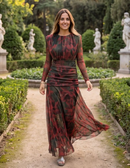 Vestido midi de tul verde botella con estampado floral rojo para invitada y manga larga