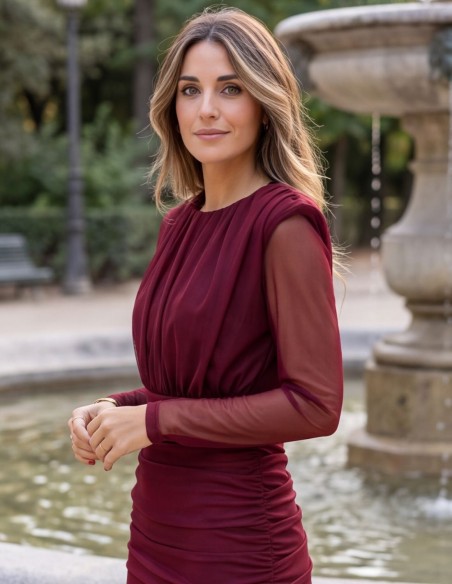 Vestido midi de tul granate con hombros estructurados de manga larga