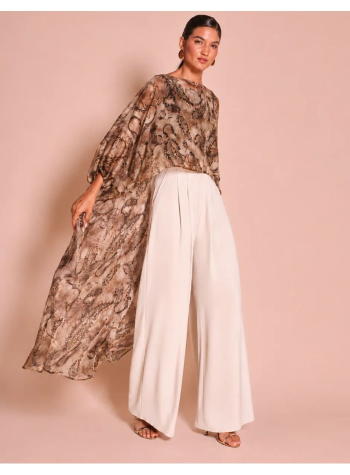 Pantalón de invitada color crema con pliegues delanteros