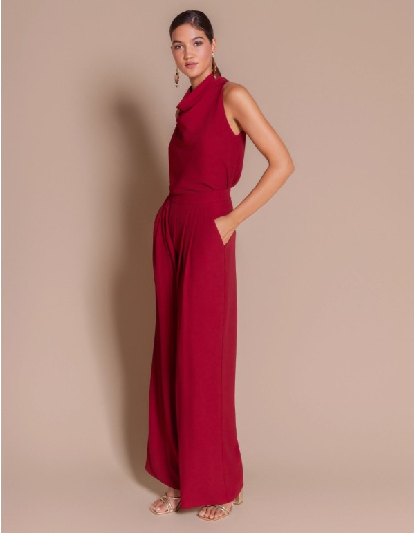 Pantalón de invitada con pliegues delanteros granate 2