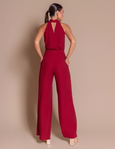 Pantalón de invitada con pliegues delanteros granate con goma trasera