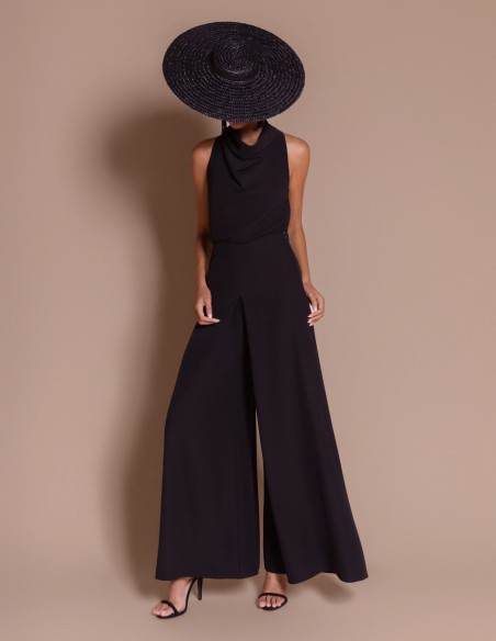 Blouse en crêpe noire à col licou drapé