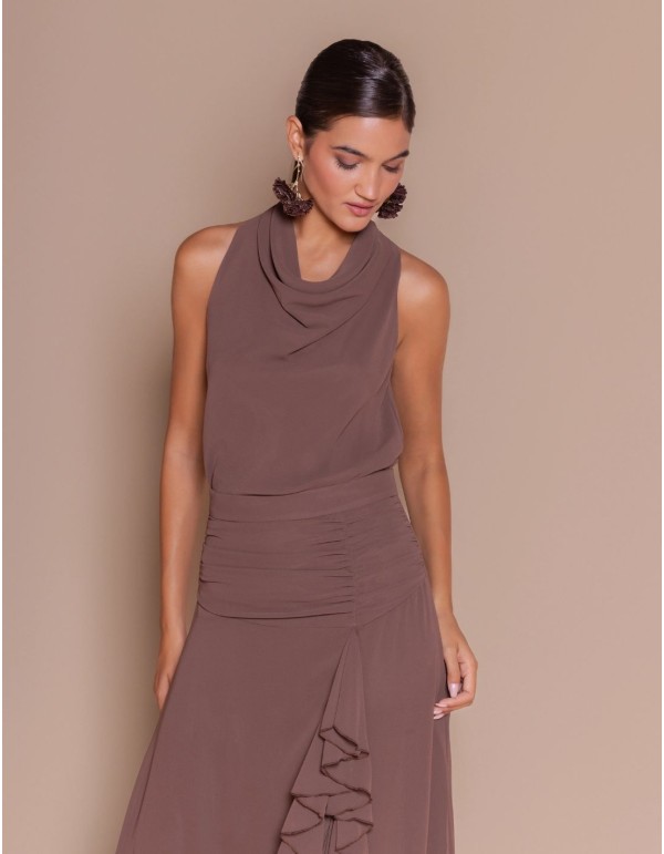 Top marrón de doble gasa con cuello halter