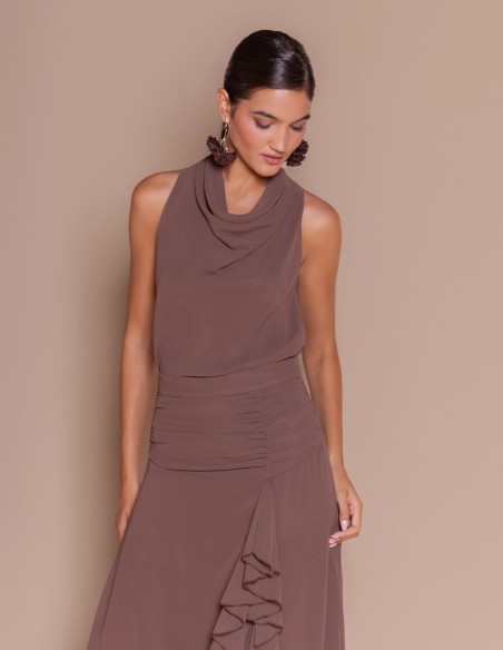 Top marrón de doble gasa con cuello halter
