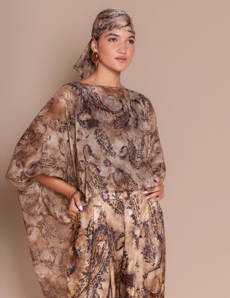 Triangular printed gauze scarf
