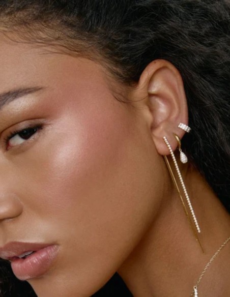 Boucles d'oreilles en zircons blancs et chaîne dorée