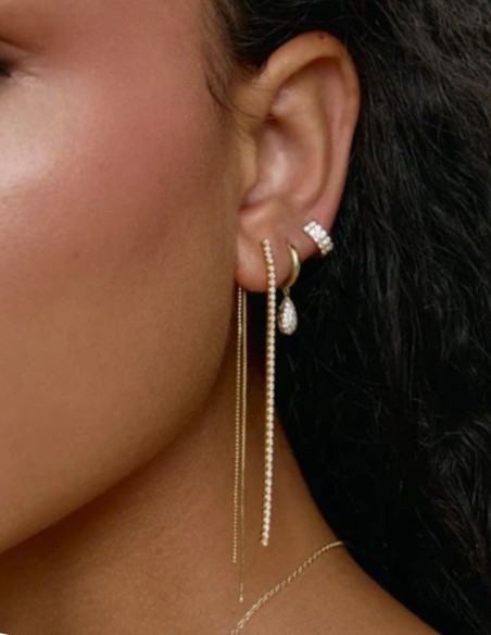 Boucles d'oreilles en zircons blancs et chaîne dorée