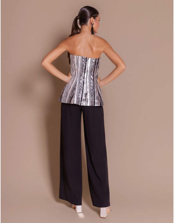 Corpiño con escote palabra de honor y detalle de peplum en tonos negros 2