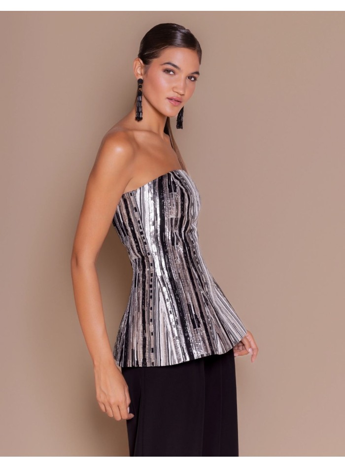 Corpiño con escote palabra de honor y detalle de peplum en tonos negros