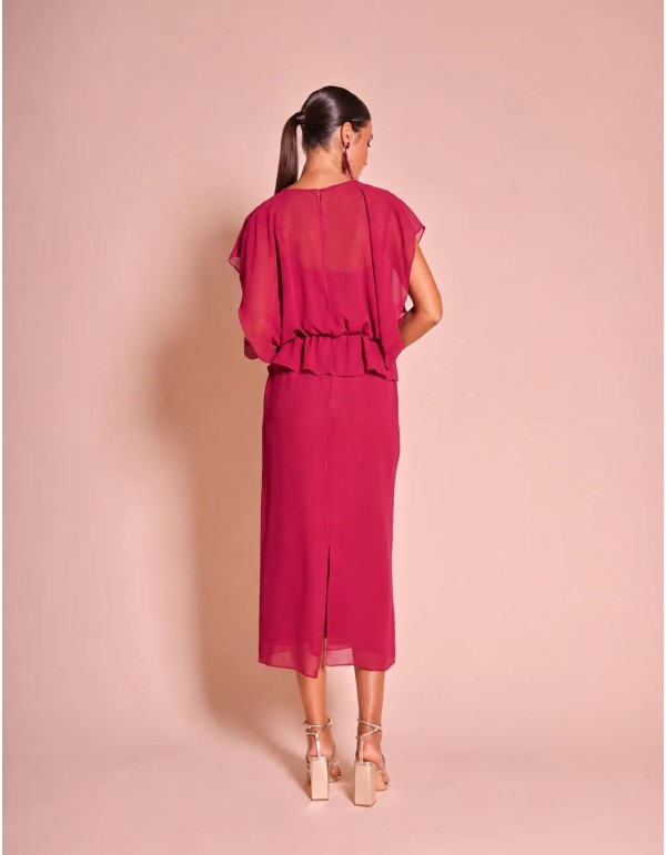Vestido para invitada de gasa con falda recta color fresa 2