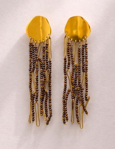 Boucles d'oreilles dorées en acier avec des perles pendantes