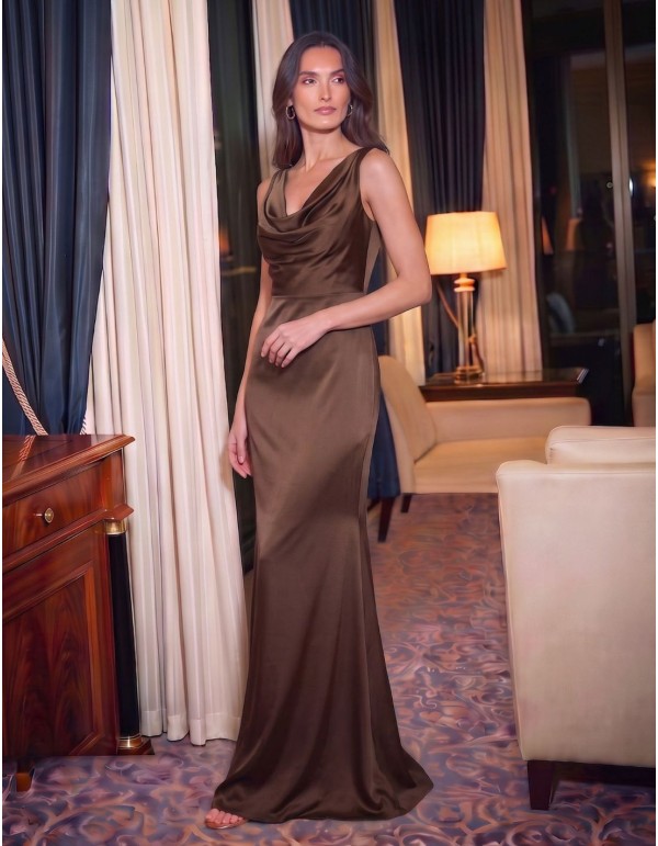Vestido largo con efecto satinado y escote con efecto caída