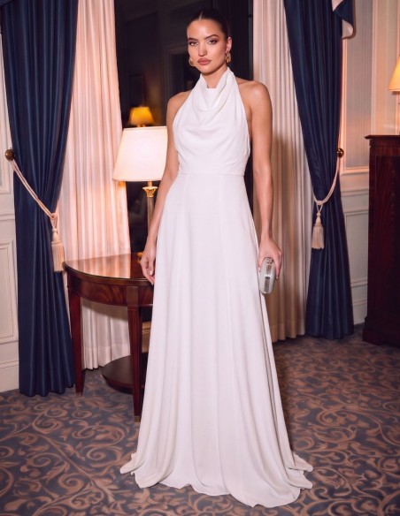 Long dress with a halter neckline and an open back