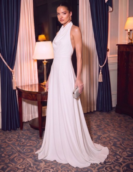 Long dress with a halter neckline and an open back