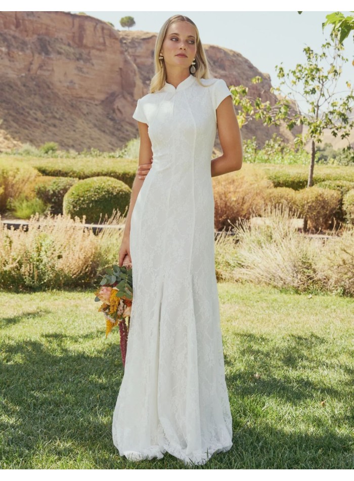 Vestido largo de novia de encaje blanco con cuello mao