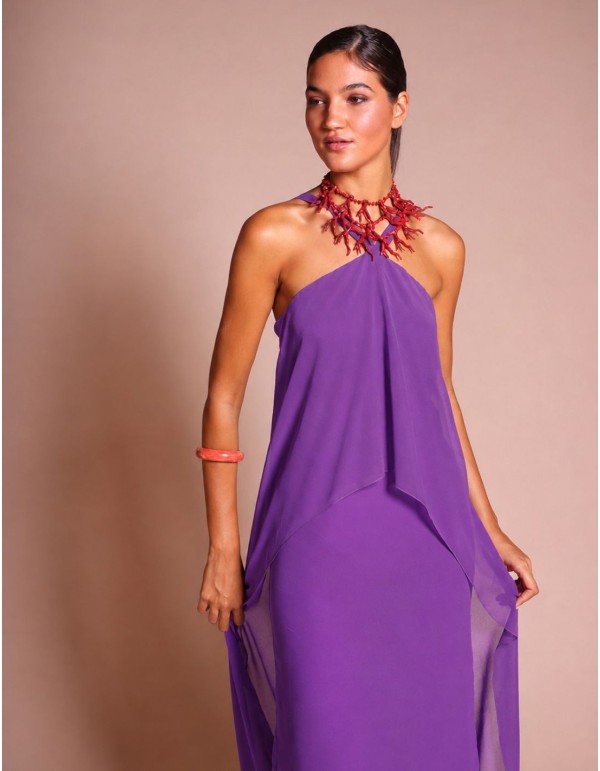 Vestido largo de gasa color violeta con escote cruzado halter