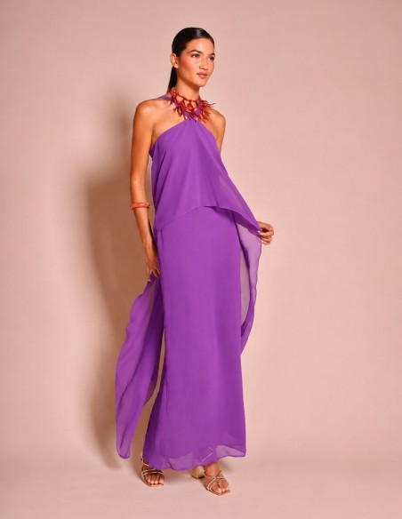 Vestido largo de gasa color violeta con escote cruzado halter para bodas