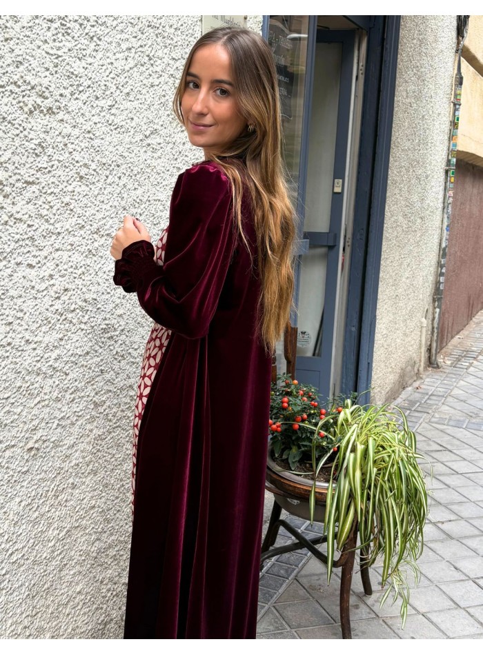 Kimono de terciopelo burdeos para eventos y looks de otoño e invierno