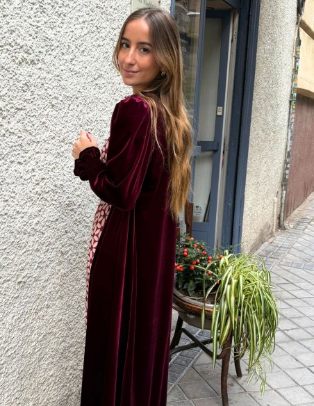 Kimono de terciopelo burdeos para eventos y looks de otoño e invierno