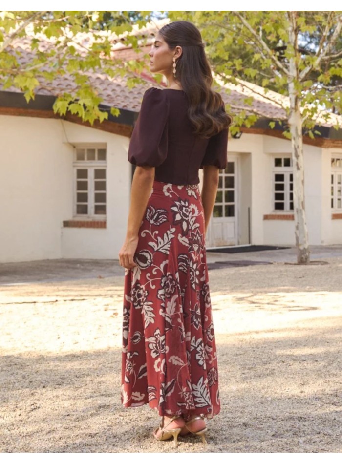 Structured top in chocolate brown with puffed...