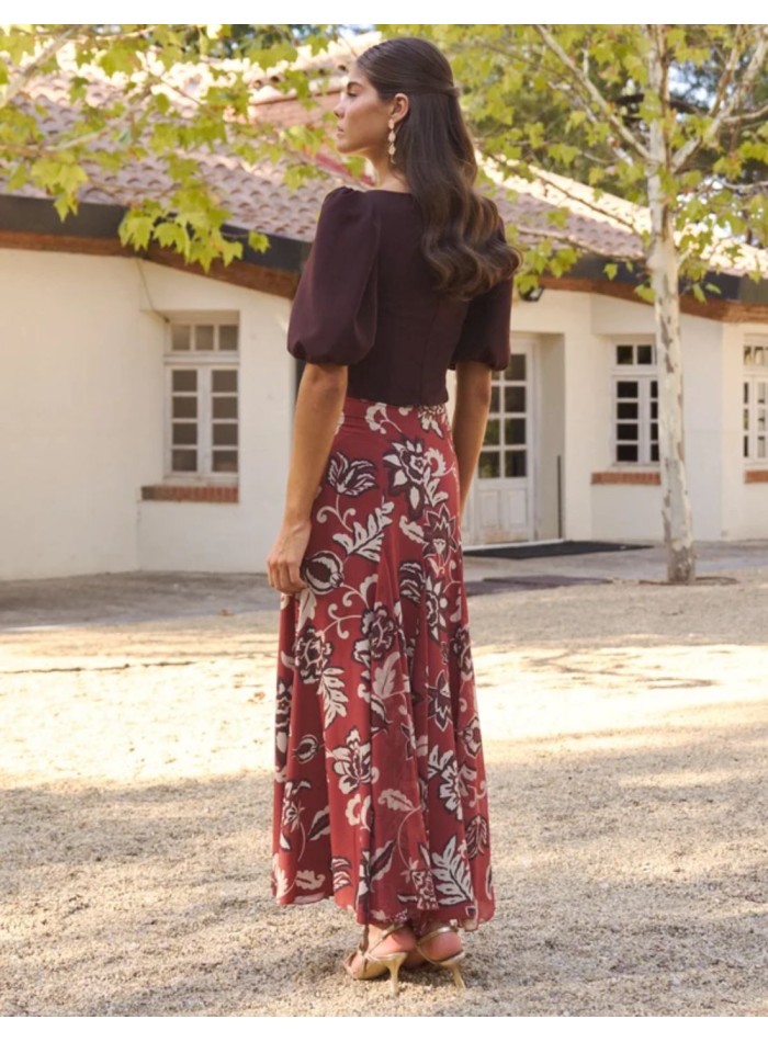 Falda midi terracota con volantes asimétricos
