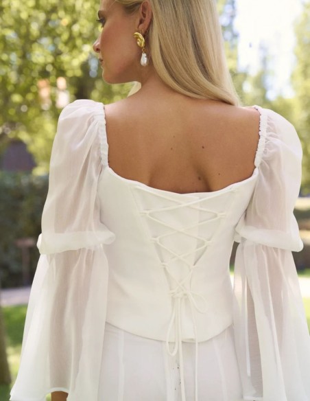 Top de novia con mangas semitransparentes y ajuste encorsetado