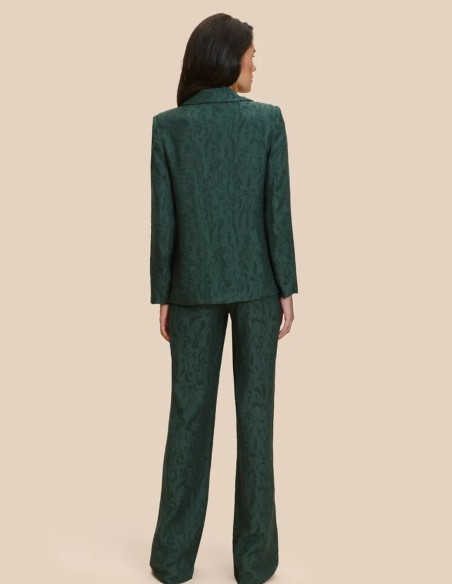 Pantalón de traje en jacquard con silueta flare color verde para invitada de boda
