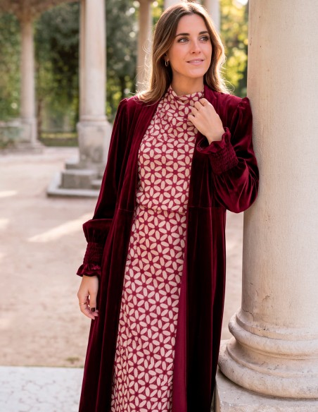 Kimono en velours grenat est une alternative originale aux vestes classiques