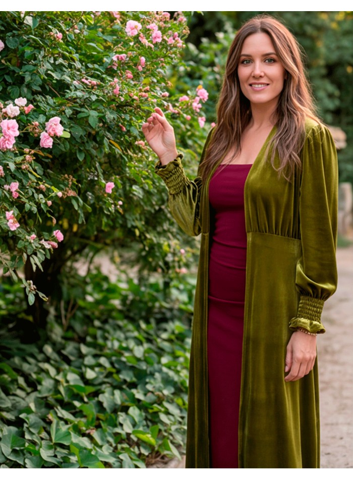 olive green women’s kimono with a warm and sophisticated aesthetic