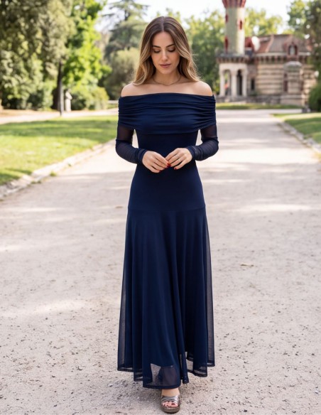 Robe en tulle bleu marine avec décolleté bardot et jupe évasée