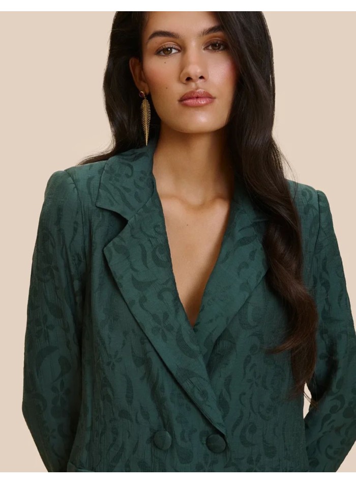 Blazer en tejido jacquard color verde con fajín para boda