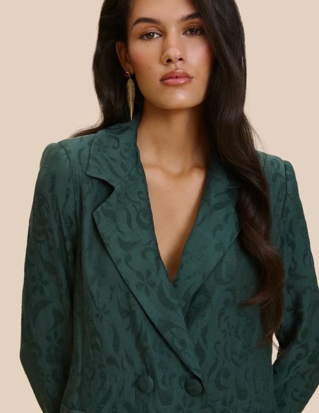 Blazer en tejido jacquard color verde con fajín para boda