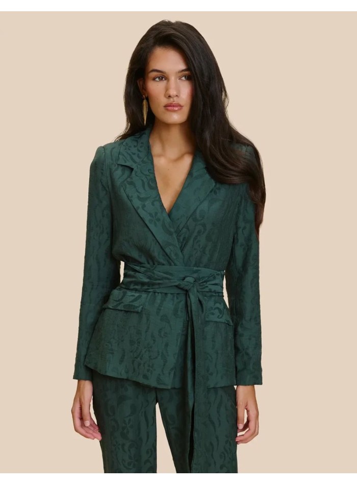 Blazer en tejido jacquard color verde con fajín