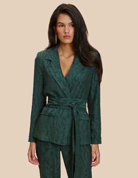 Blazer en tejido jacquard color verde con fajín