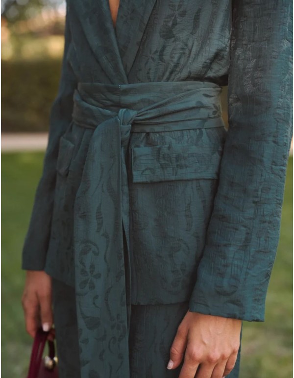 Blazer en tejido jacquard color verde con fajín 2