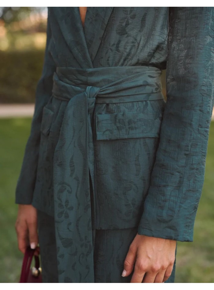 Blazer en tejido jacquard con fajín verde