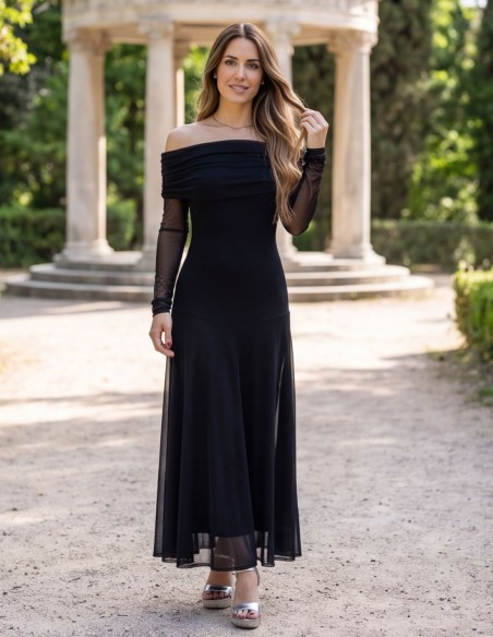 Vestido negro de tul con escote bardot y manga larga