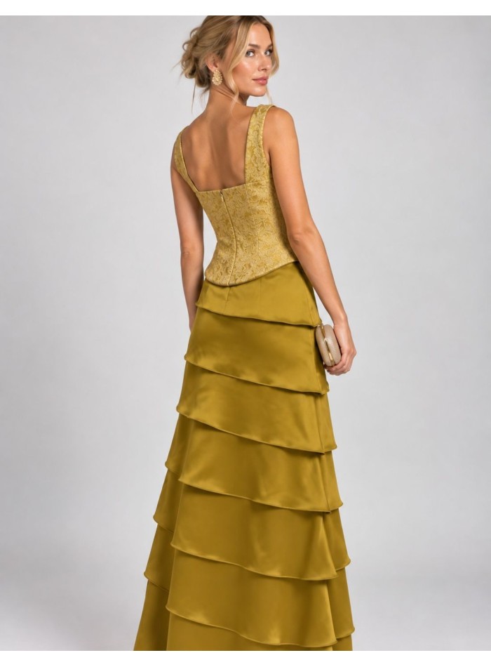 Two-piece set with a jacquard top and a layered...