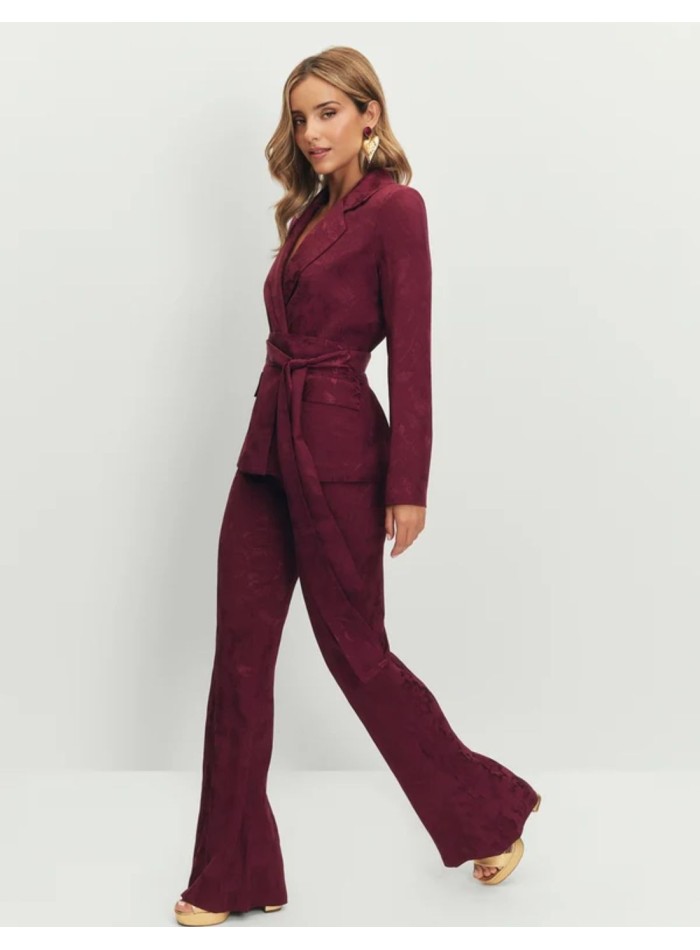 Blazer berenjena de jacquard con fajín con pantalón a juego