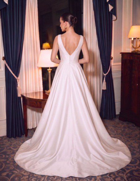 Vestido estilo princesa de mikado con bolsillos invisibles