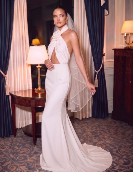 Vestido largo con escote cruzado y espalda abierta