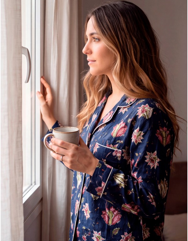 Pijama artesanal de algodón azul marino con estampado floral – 3 piezas 2