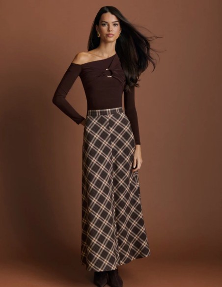 High-waisted midi skirt with a checkered print